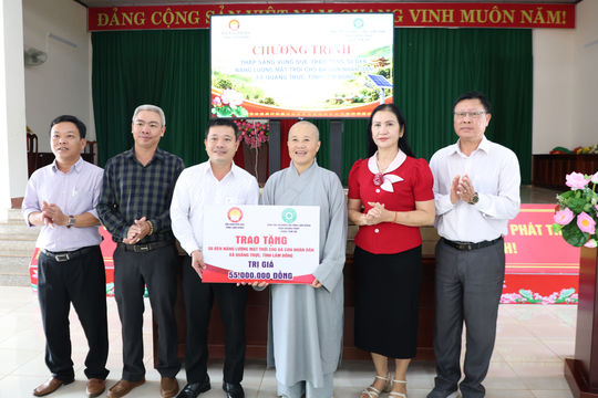 Hội Khuyến học tỉnh Lâm Đồng hỗ trợ học sinh nghèo, người dân