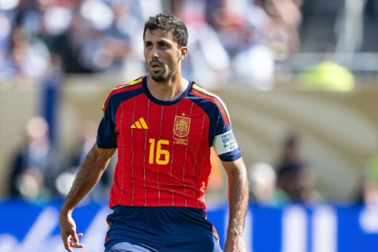 Real Madrid nhắm Rodri cho năm 2026, Man United quyết giữ chân Bruno Fernandes
