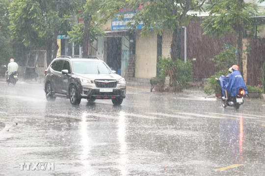 Thời tiết ngày 25/7: Mưa lớn tại Bắc Bộ, nhiều khu vực cảnh báo lốc sét