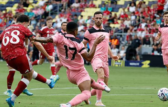 Liverpool ngược dòng đả bại Sunderland 4-2 trong cơn mưa bàn thắng