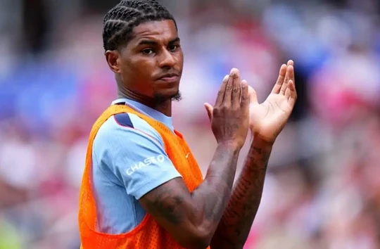 Man Utd đề nghị dùng Rashford đổi Manu Kone với AS Roma