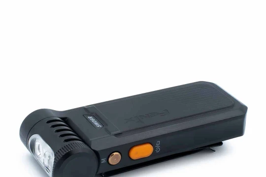 Fenix ra mắt đèn pin EDC SW06R: Đầu xoay linh hoạt, tích hợp 3 nguồn sáng đa năng