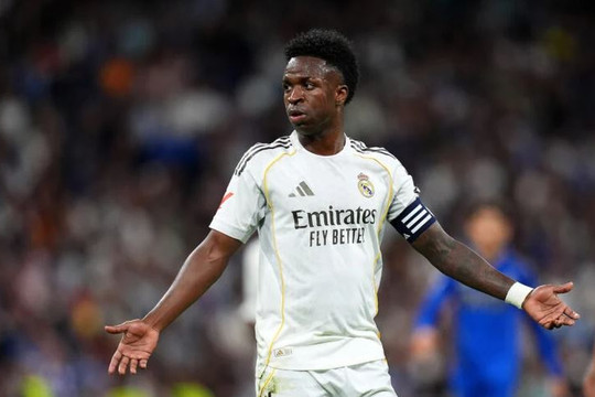 Vì sao Manchester United nên từ bỏ Vinicius Junior và nhường cơ hội cho Arsenal