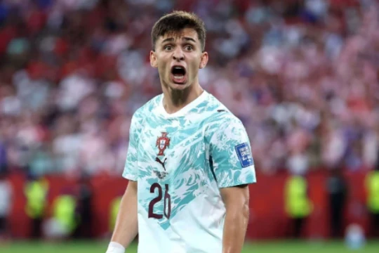 Liverpool chuyển hướng sang Francisco Conceicao khi PSG hét giá Bradley Barcola 170 triệu euro
