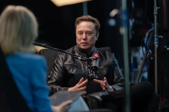 Elon Musk dự báo kỷ nguyên dư thừa: AI và robot sẽ thay đổi nền kinh tế trong 10 năm