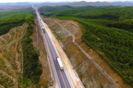 Đề xuất nâng tốc độ cao tốc Cam Lộ - La Sơn lên 80 km/h tại các đoạn chưa thi công