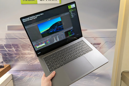 Surface Laptop Ultra: Chi tiết mẫu laptop Microsoft cạnh tranh MacBook Pro