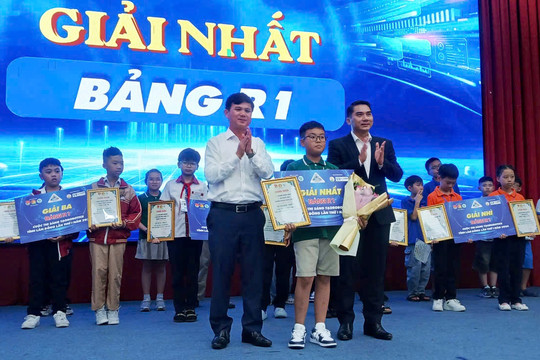 Lam Dong Honors Winners of First Provincial Robotics Competition