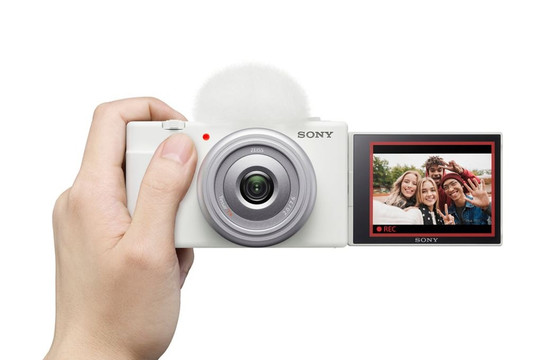 Điện thoại flagship hay Sony ZV-1F: Chất lượng video khác biệt đến đâu?