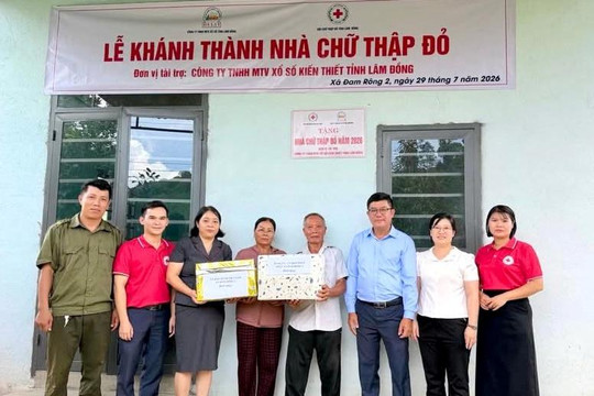 Trao tặng Nhà Chữ thập đỏ cho hộ gia đình khó khăn xã Đam Rông 2