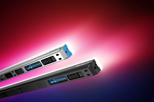 ARRI Omnibar: đèn LED thanh mô-đun nổi bật về gá lắp, quang học và khả năng điều khiển