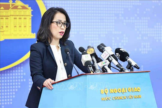 48 thuyền viên tàu Khôi Nguyên 18 đã trở về đất liền an toàn và đoàn tụ với gia đình