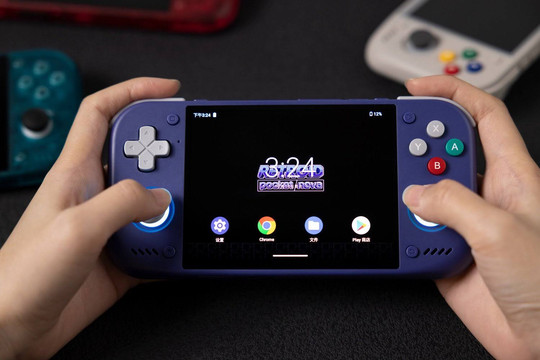 Máy chơi game Retroid Pocket Nova chạy chip Qualcomm Snapdragon 8 Gen 2 đối mặt nguy cơ tăng giá