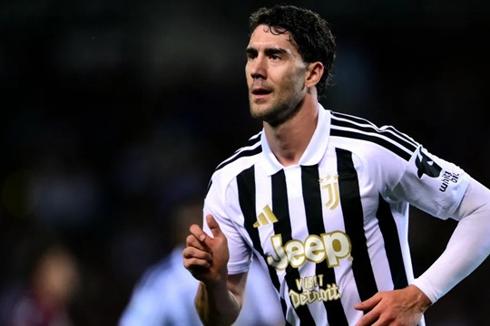 Mức lương 130.000 bảng mỗi tuần ngáng đường Dusan Vlahovic đến Man United