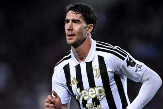 Dusan Vlahovic và Benjamin Sesko: Cặp tháp pháo lý tưởng trong tham vọng của Michael Carrick tại MU