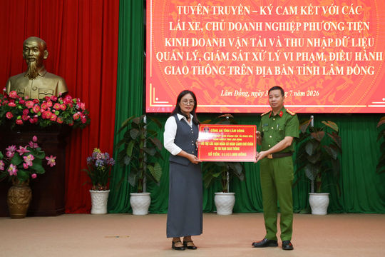 Hơn 100 doanh nghiệp vận tải Lâm Đồng ký cam kết bảo đảm an toàn giao thông