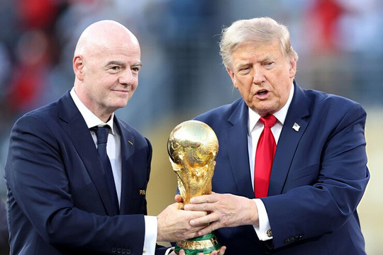Kế hoạch bán cổ phần World Cup và mức đãi ngộ gây tranh cãi của Gianni Infantino