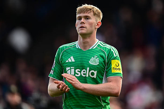 Manchester United nhắm Lewis Hall: Lựa chọn đắt giá nâng cấp hành lang trái