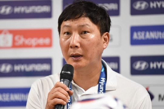 Điểm tin bóng đá 1/8: HLV Kim Sang-sik chê Đình Bắc, AFC hợp lực chống lại FIFA