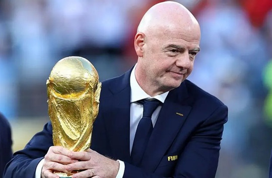 Chủ tịch FIFA Gianni Infantino đối mặt cuộc lật đổ lịch sử từ liên minh bóng đá thế giới