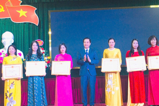 Bằng khen xếp hạng cụm, khối thi đua thuộc loại khen thưởng nào?