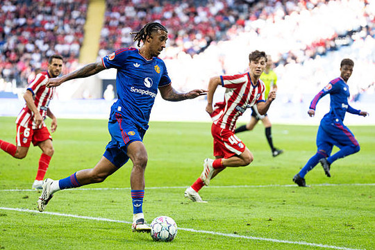 Leny Yoro tự tin cùng Manchester United cạnh tranh ngai vàng Ngoại hạng Anh