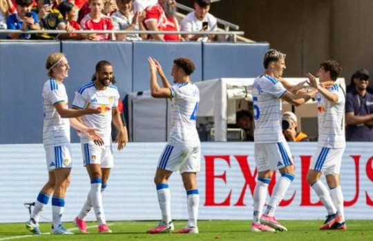 Leeds lội ngược dòng 4-2 trước Liverpool: Cú đúp quân bài tẩy của Daniel Farke