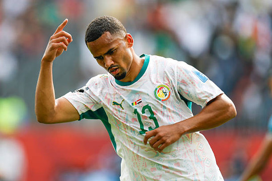 Iliman Ndiaye: Mảnh ghép chiến thuật đa năng giúp Manchester City nâng cấp hàng công