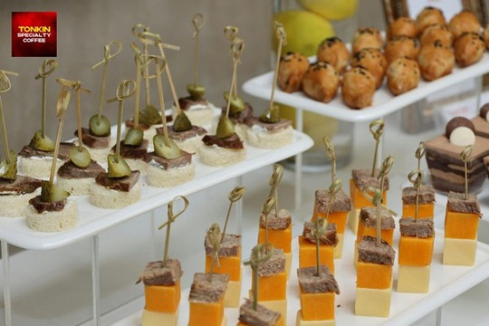 Đặt tiệc canape TP.HCM chuyên nghiệp cùng Tonkin Catering