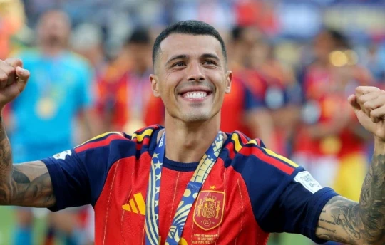 Lamine Yamal hối thúc Barcelona chiêu mộ Pedro Porro để hoàn thiện hành lang phải