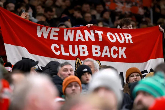 Manchester United xin lỗi cổ động viên vì sai sót trong chiến dịch quét vé chợ đen