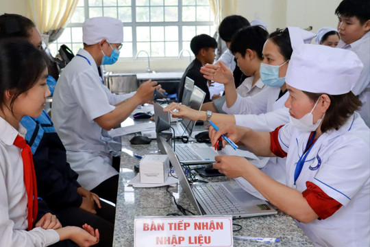 Tăng tốc khám sức khỏe miễn phí toàn dân
