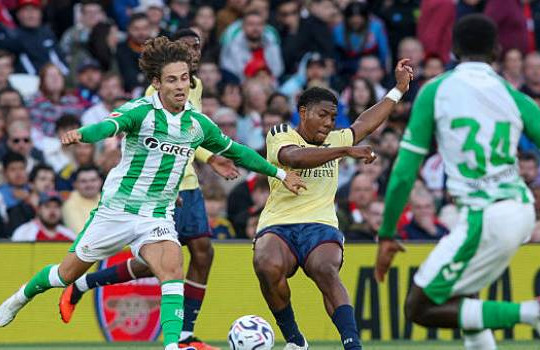 Thua Real Betis 1-3, Arsenal và Myles Lewis-Skelly nhìn ra bài học thể lực tại Dublin
