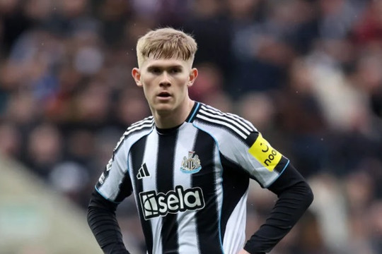 Manchester United bế tắc vụ Lewis Hall khi Newcastle quyết tâm chặn đà chảy máu lực lượng