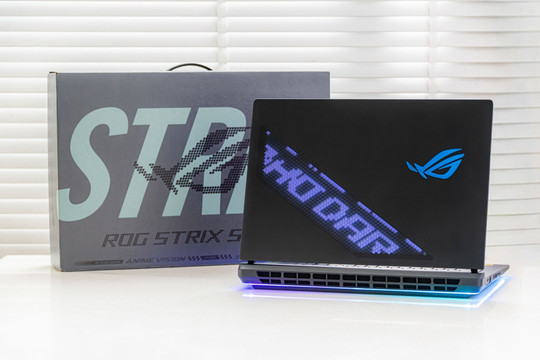 ASUS ROG Strix SCAR 18 2026 ra mắt Việt Nam: RTX 5090, màn hình Mini-LED 4K 240Hz giá 180 triệu