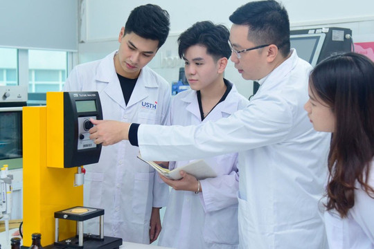 Đề xuất hoàn thiện chính sách học bổng với ngành khoa học cơ bản, kỹ thuật then chốt, công nghệ chiến lược