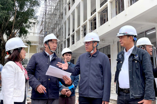 Phó Chủ tịch UBND tỉnh Lâm Đồng Nguyễn Minh kiểm tra tiến độ Dự án Trường TH&THCS Xuân Hương