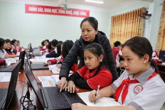 Cơ cấu, số lượng, chế độ với hiệu trưởng, hiệu phó khi sắp xếp cơ sở giáo dục