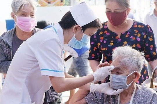 Bác sĩ khám, điều trị bệnh theo phạm vi hành nghề được cấp phép