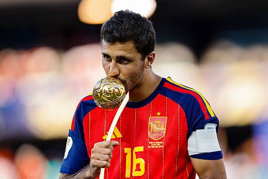 Real Madrid đối mặt bài học đắt giá vì sự chần chừ trong thương vụ Rodri
