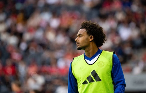 Juventus đàm phán mượn Joshua Zirkzee, Galatasaray muốn có Gabriel Martinelli