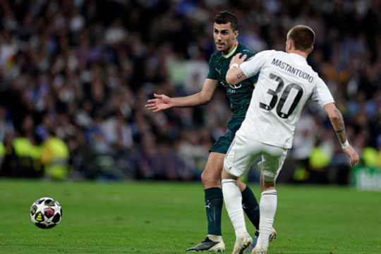 Real Madrid bất ngờ rút lui khỏi thương vụ Rodri: Lựa chọn bến đỗ nghiêng về Barcelona