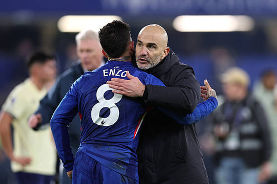 Man City nhắm Enzo Fernandez thay thế Rodri với thương vụ bom tấn 120 triệu bảng