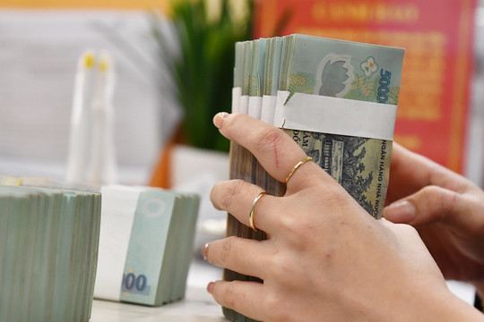 Lãi suất ngân hàng ngày 7/8/2026: Chứng chỉ tiền gửi chạm mốc 9%/năm