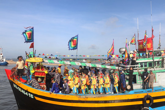 The spirit of the sea lives on in Ba Trao rowing