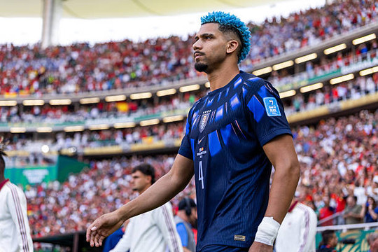 Chuyển nhượng sáng 8/8: Liverpool mượn Ronald Araujo, Arsenal cạnh tranh MU chiêu mộ Esposito