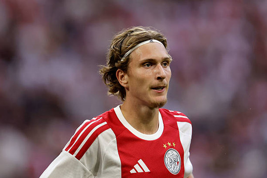 Thần đồng Mika Godts của Ajax từng gây sốt khi được cả Barcelona và Bayern Munich săn đón