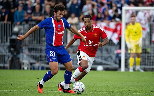 Tân binh Youri Tielemans ra mắt ấn tượng, cùng Bruno Fernandes nâng tầm tuyến giữa Man Utd