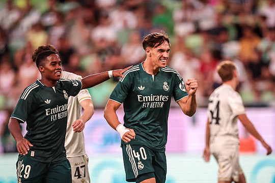 Tân binh Carlos Espi lập công giúp Real Madrid thắng sát nút Ferencvaros 2-1 ở Budapest
