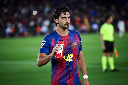 PSG dồn lực hoàn tất thương vụ Ferran Torres cùng Mika Godts trước trận Siêu cúp châu Âu